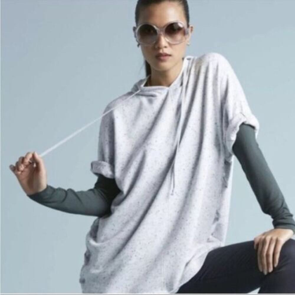 CAbi S In Stitches Gray Speckled Short Sleeve Hooded Pullover Hoodies Style 3473